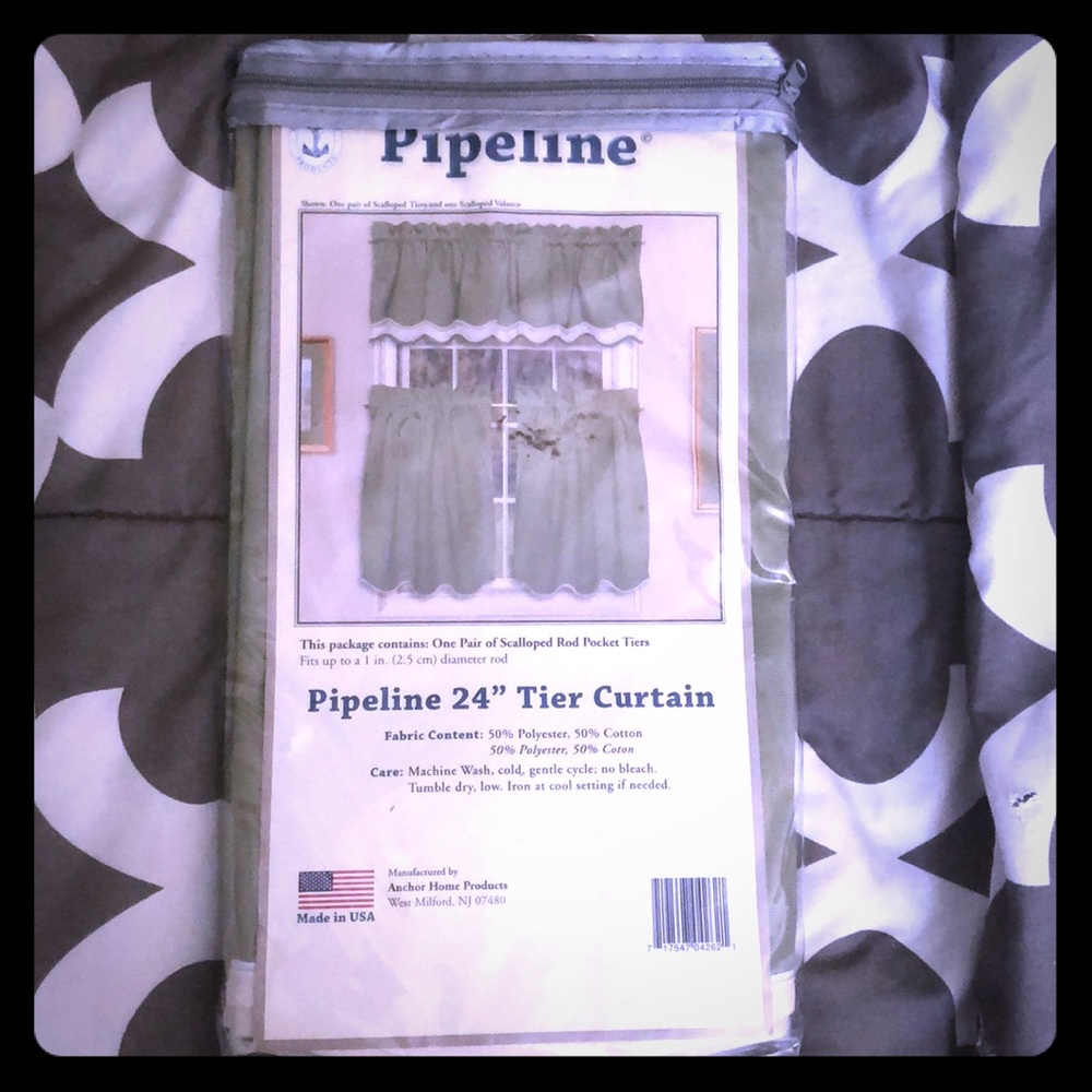 Pipeline 24" Tier Curtain